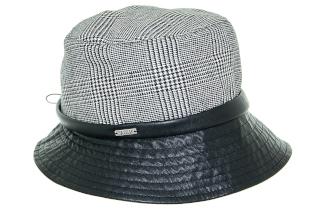 Kappe mit Krempe schwarz-weiß