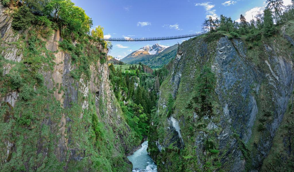 haengebruecke-iselschlucht-sommer-panorama-c-peter-maier