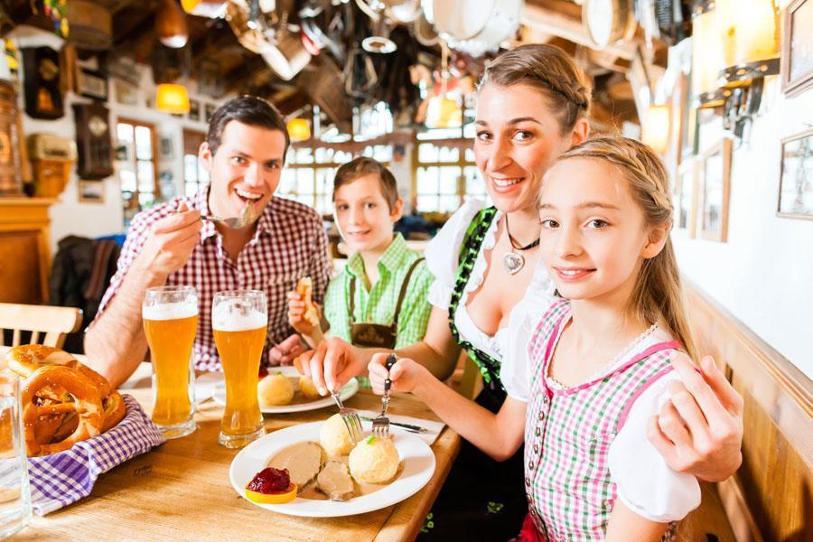 Essen in der soliden Alm