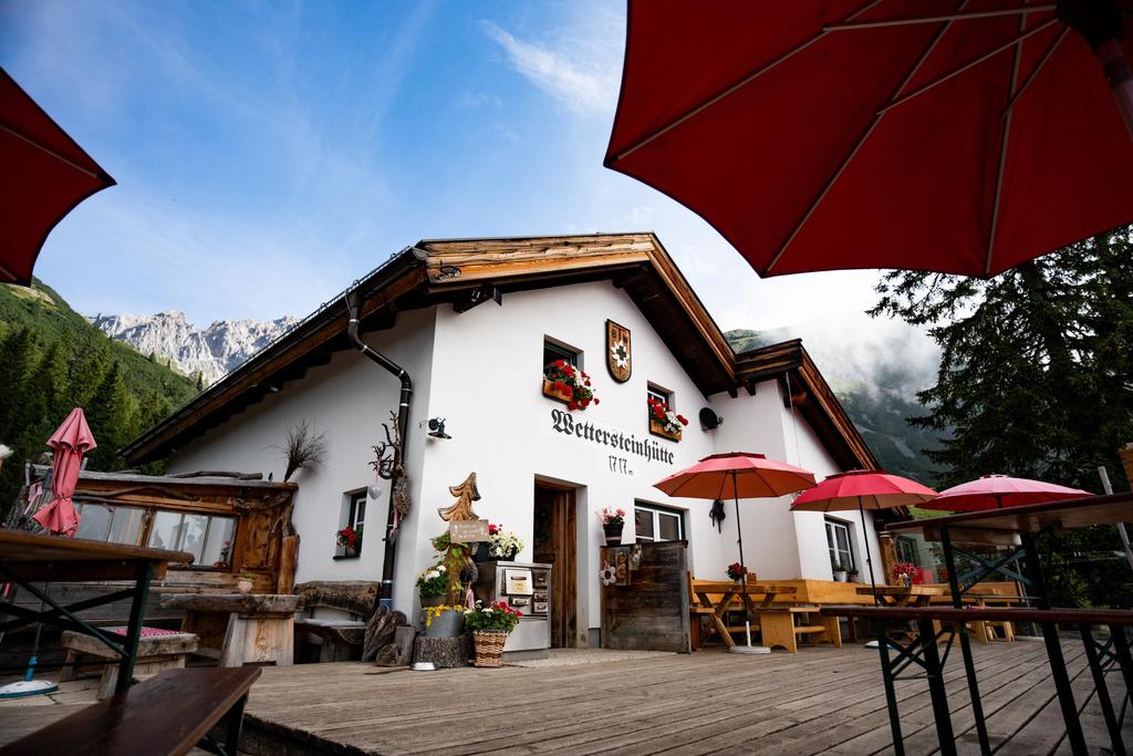 Wettersteinhütte im Sommer