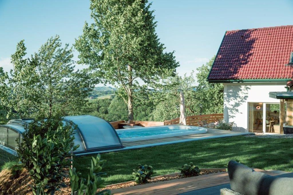 Das Paul's Swimmingpool im Garten