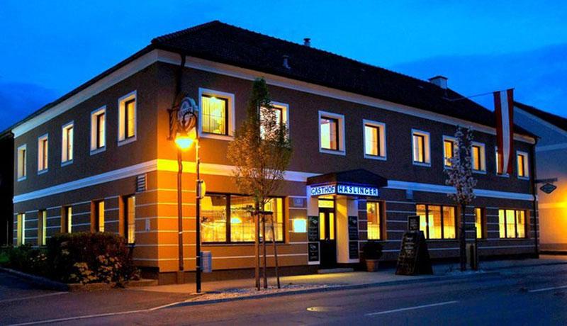 Gasthof Haslinger bei Nacht