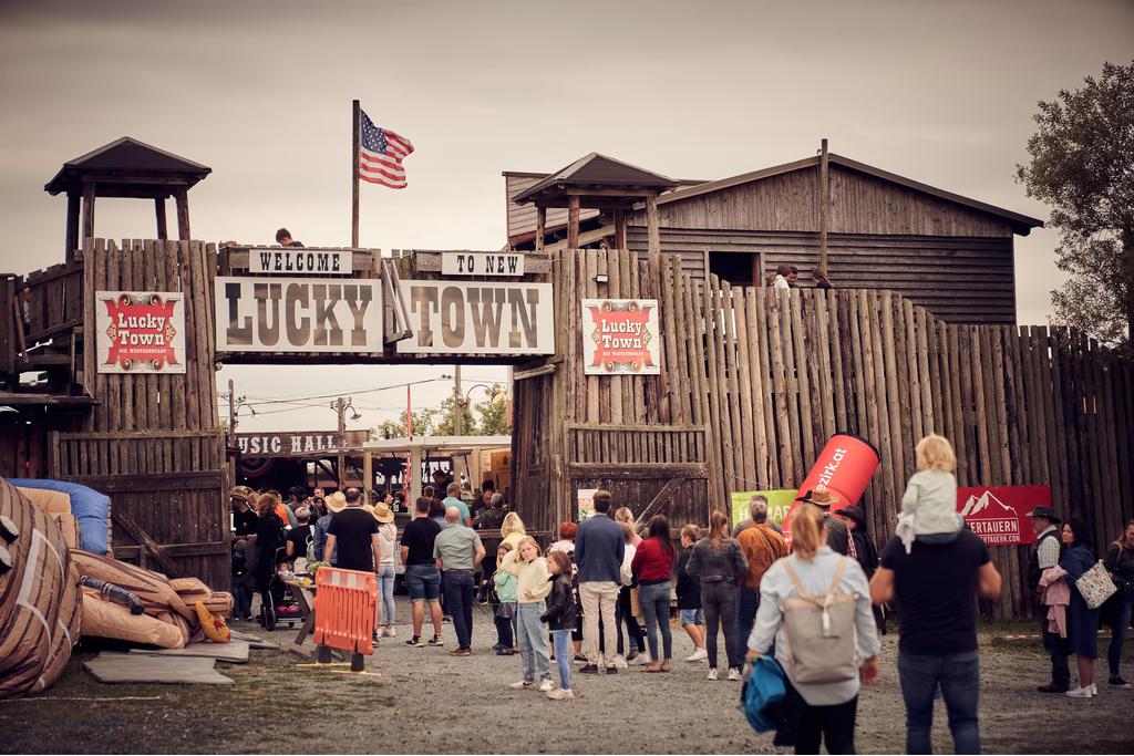 Lucky Town Eingang