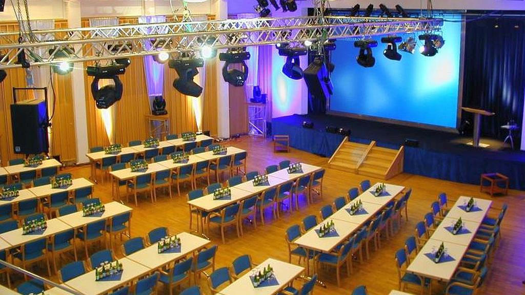 Ralph Benatzky Saal mit moderner Lichttechnik