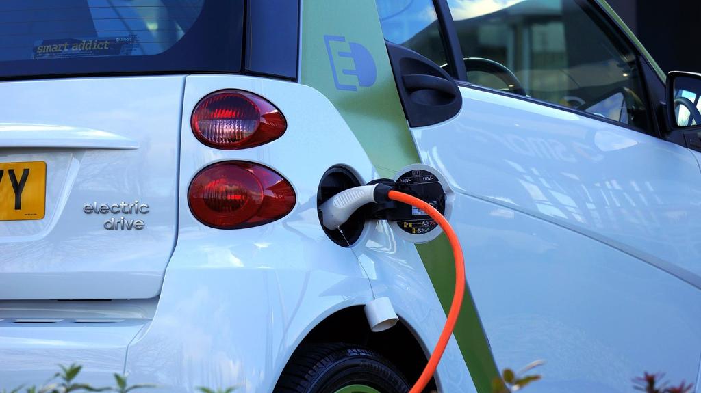 electric-car (c) pixabay_mikesphotos