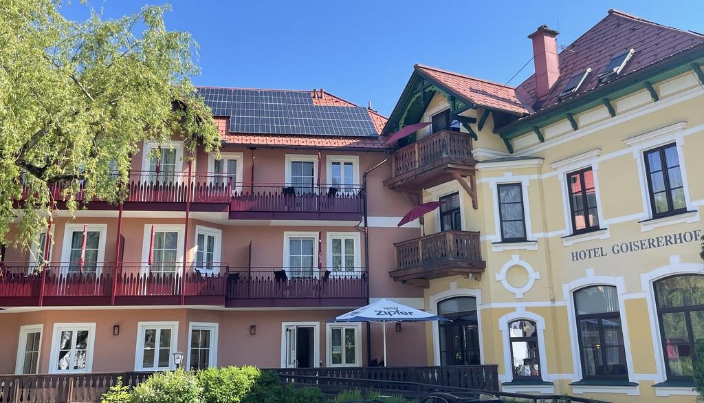 Hotel Goisererhof im Sommer - Anbau mit neuer Fassade