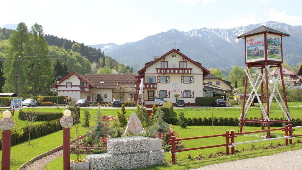 Aussenansicht im Sommer