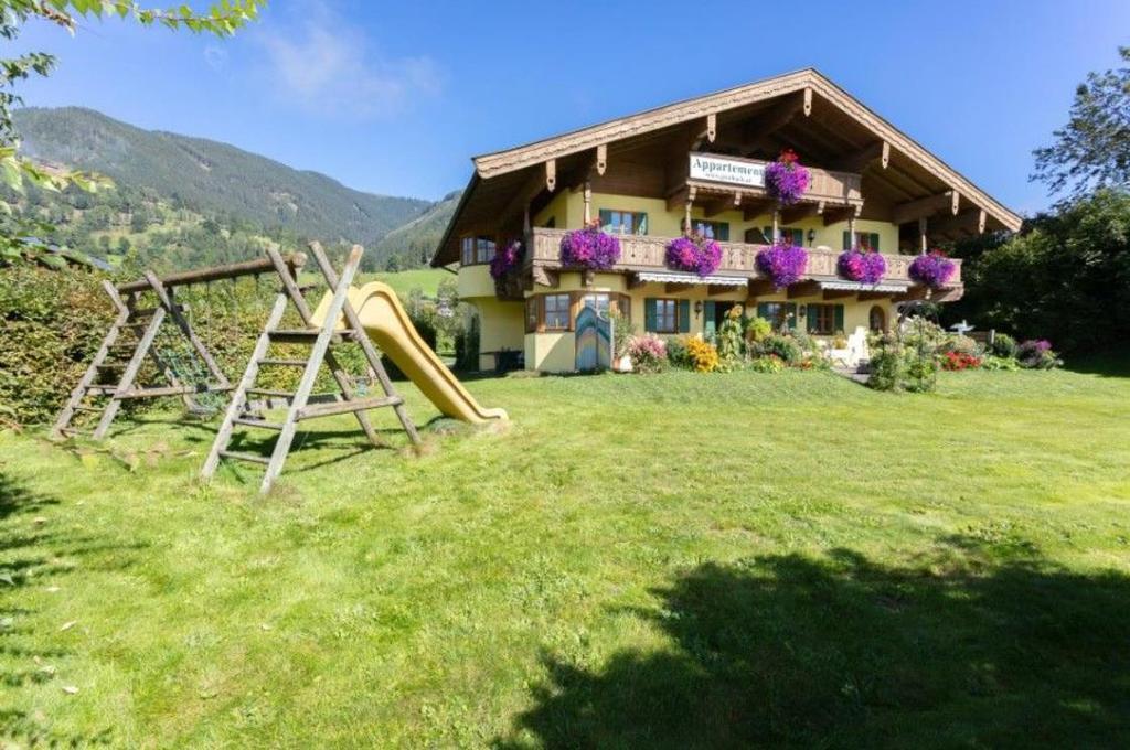 Haus Jetzbach im Sommer