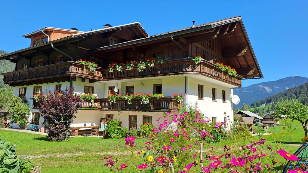Außenansicht im Sommer