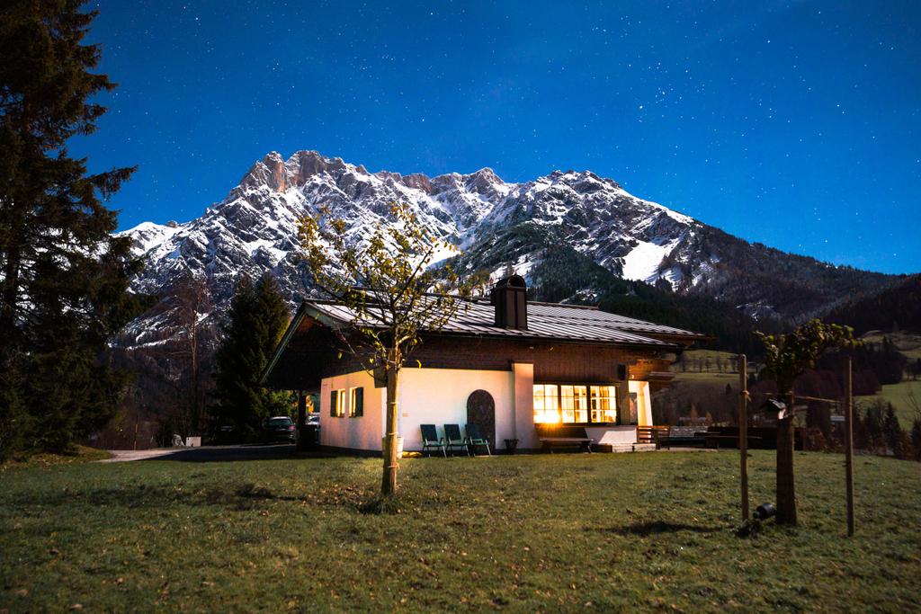 O'CHALET BEI NACHT