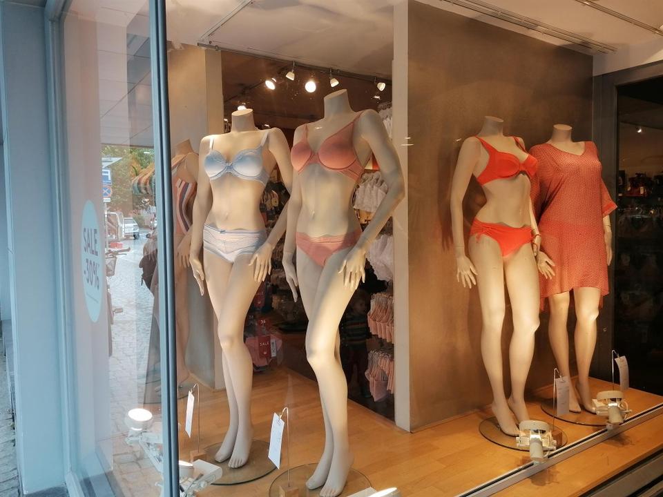 Vitrine 1