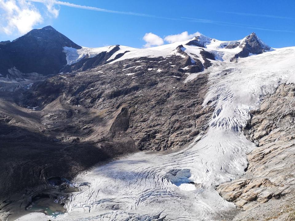 wandern2-neuepragerhuette-c-dezordo-desiree.jpg