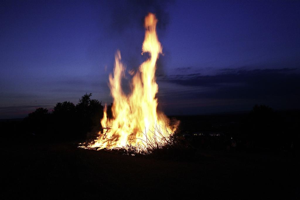 Sonnwendfeuer.jpg