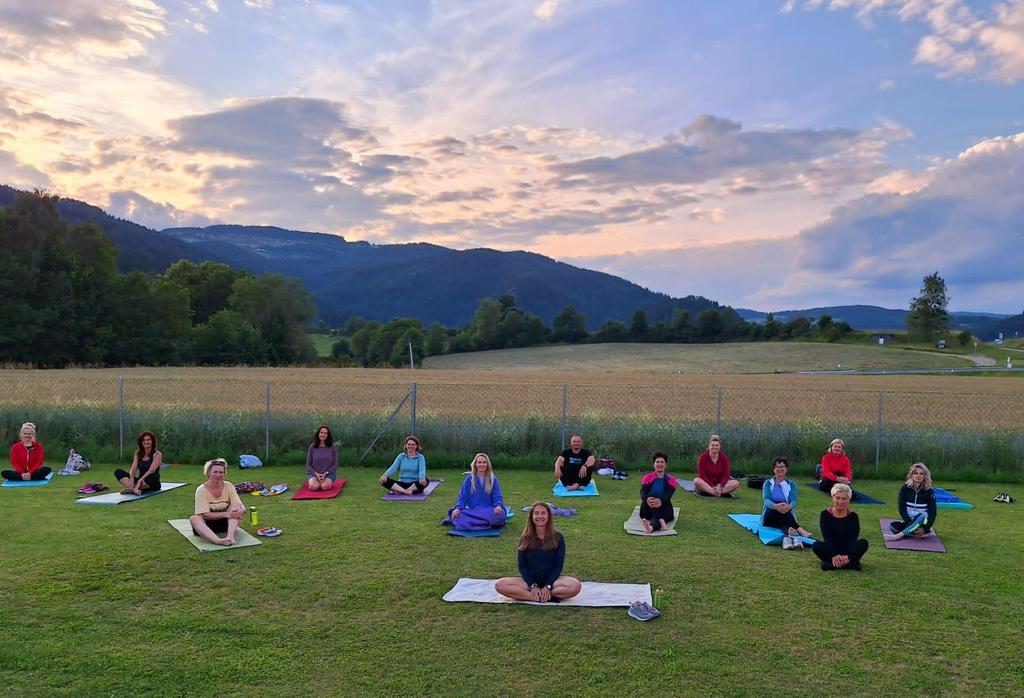 Yoga im Grünen