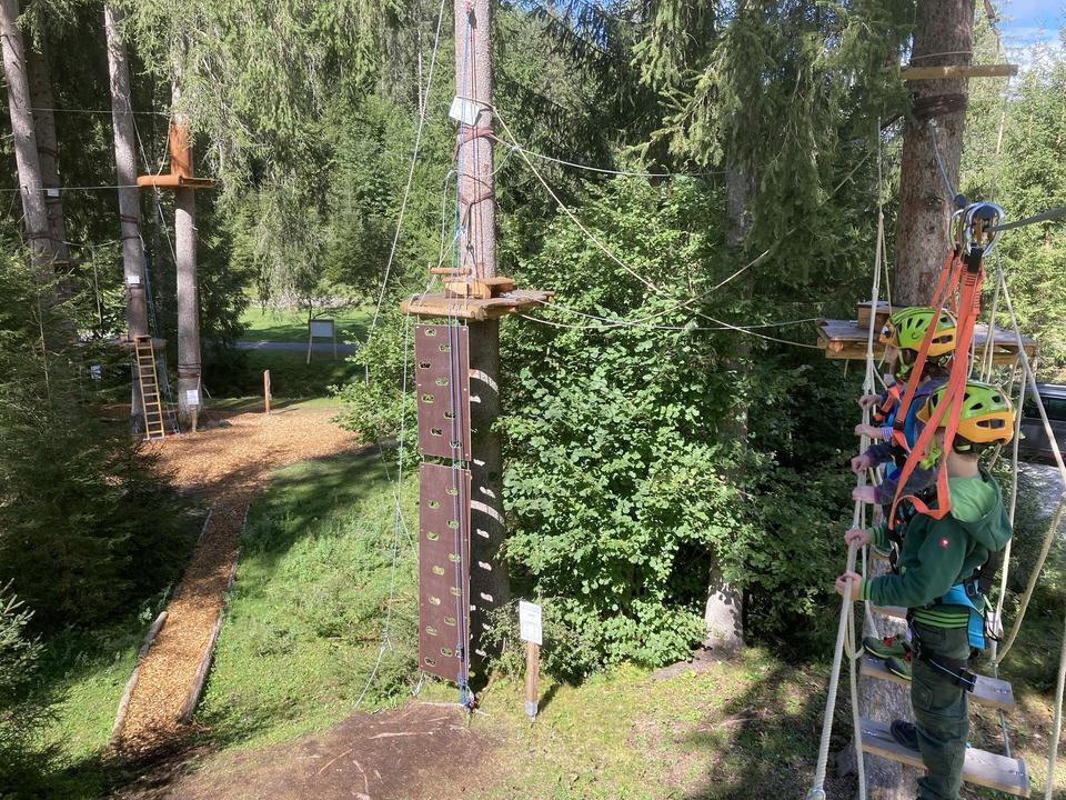 klettern-abenteuer-sommer-kinder-wald