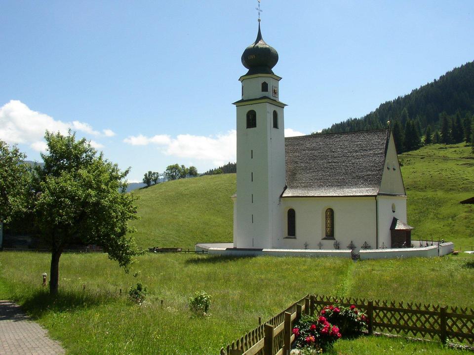 Kirche Thierbach Sommer