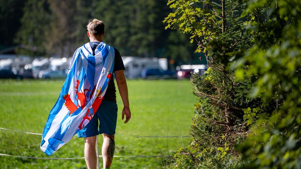 Teilnehmer vom Einhornmarsch kurz vor Kirchplatzl (1).jpg