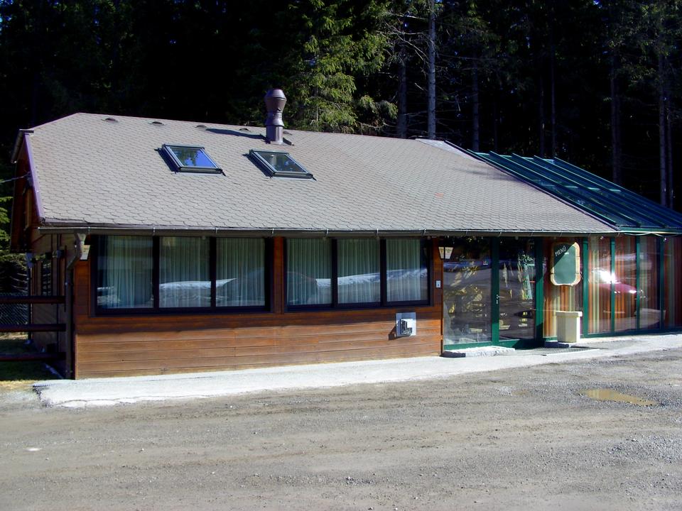 Würstlstand Außenansicht