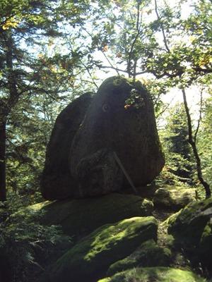 Schwingender Stein