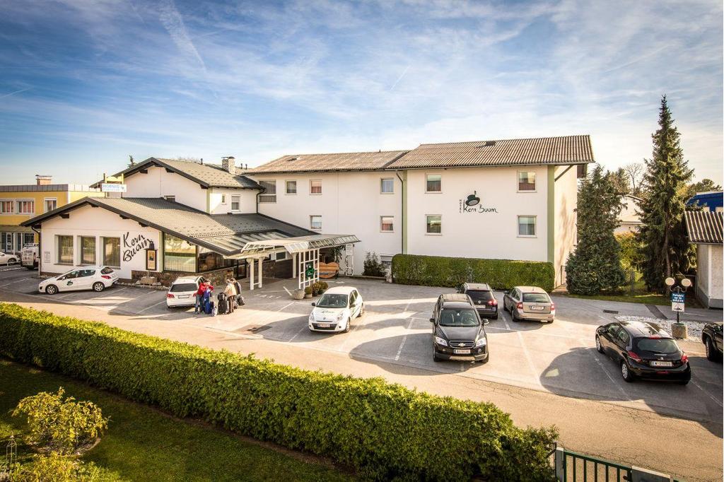 Hotelansicht vom Parkplatz