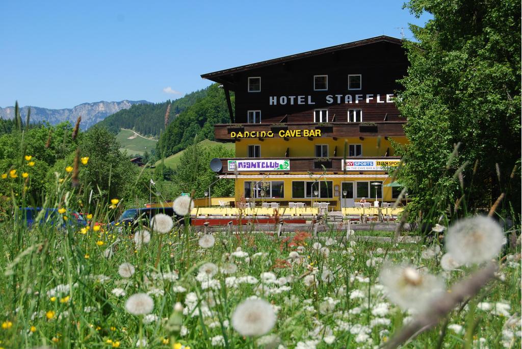 Cave Bar Sommer