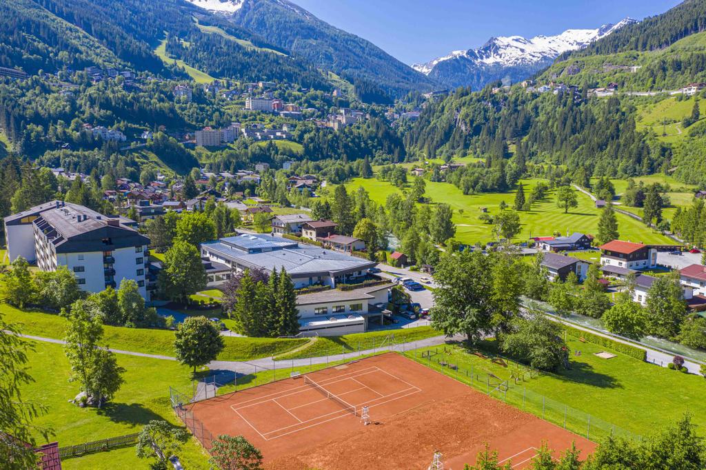 EH_AussenaufnahmeSo mit Tennisplatz  Luftbild_DJI_