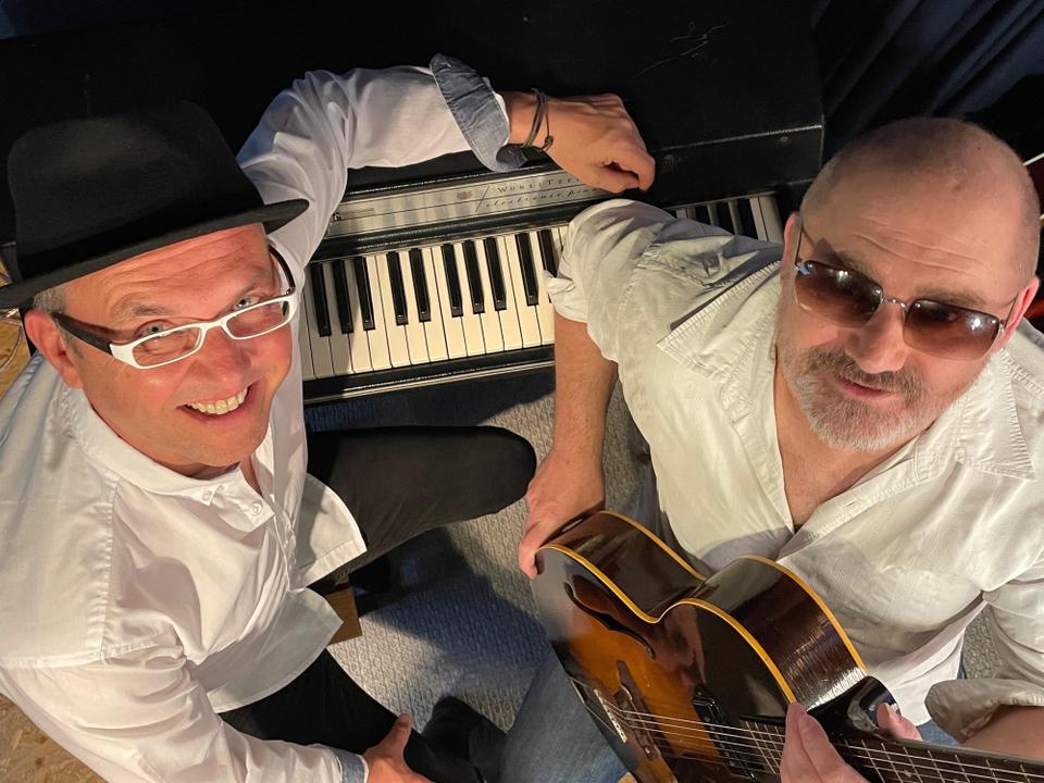 harry ahamer acoustic duo