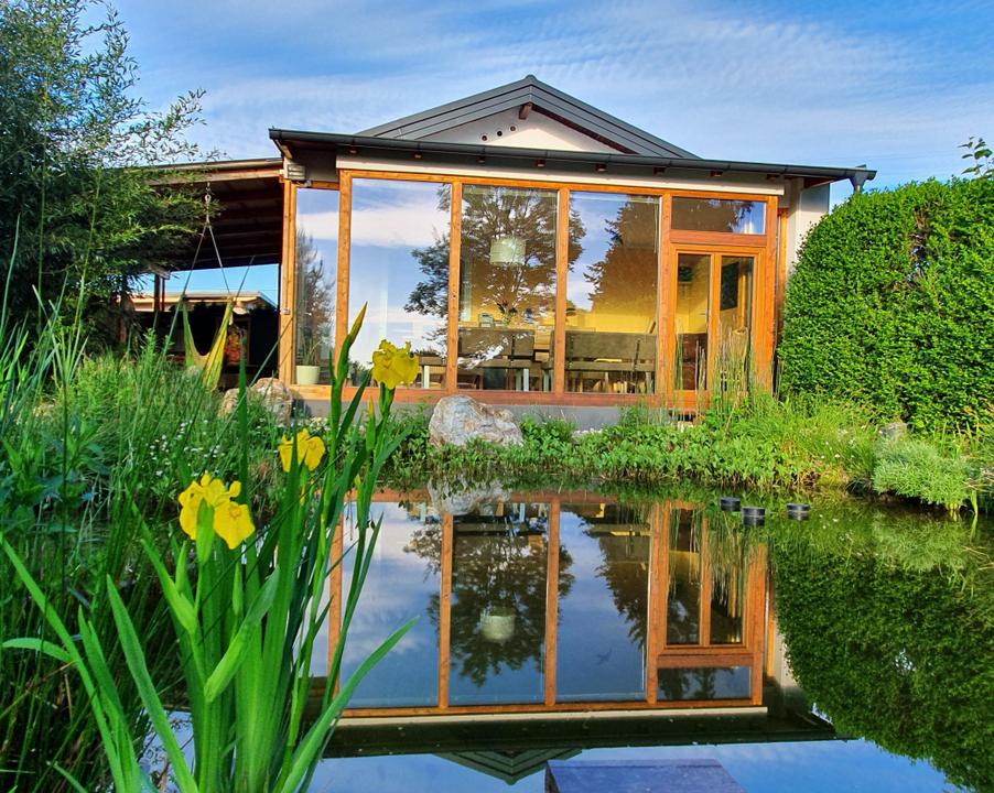 Esszimmer mit Schwimmbiotop
