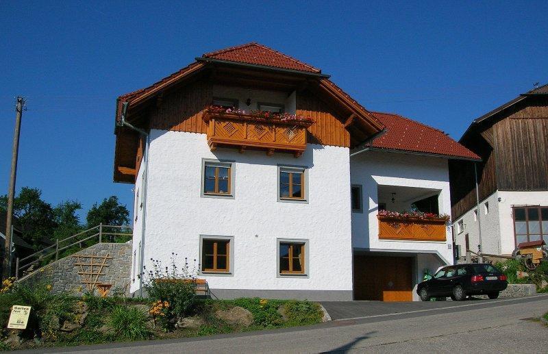 Hausansicht im Sommer