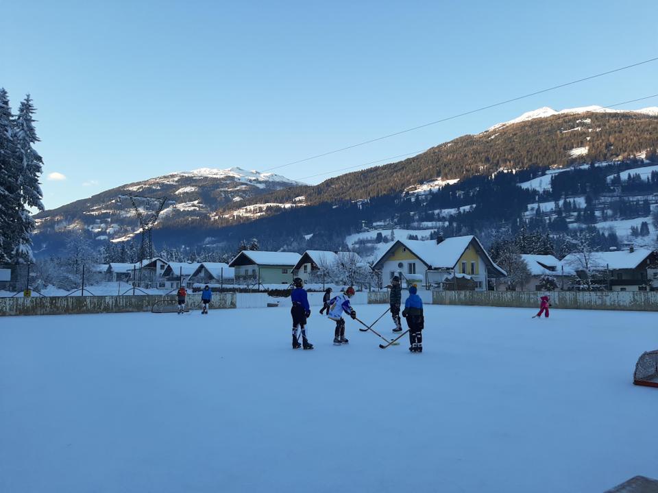 Eislauf- und Eishockeyplatz Berg im Drautal