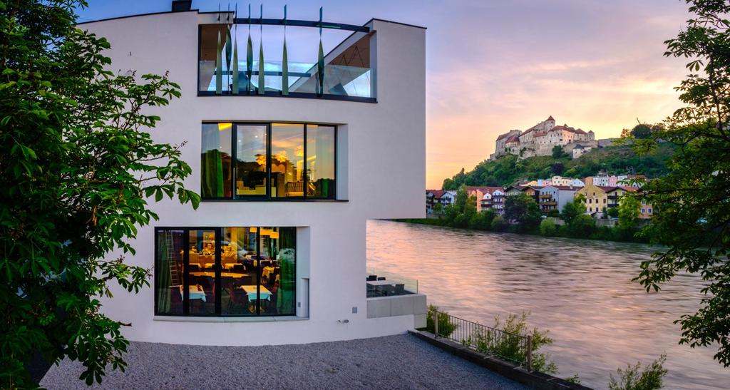Aussenfassade mit Burg