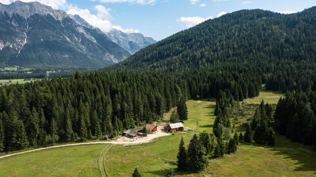 Muggenmoosalm bei Leutasch im Sommer - Drohnenaufnahme.jpg
