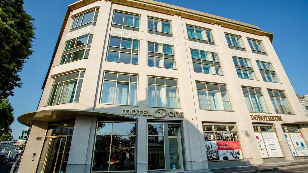 Motel One Graz, Blick vom Jakominiplatz