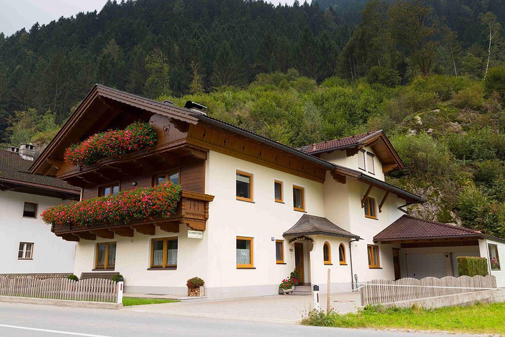 Haus Schiestl (Sommeransicht)