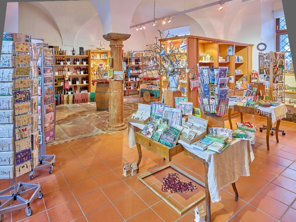 Verkaufsraum im Klosterladen des Stiftes Reichersberg