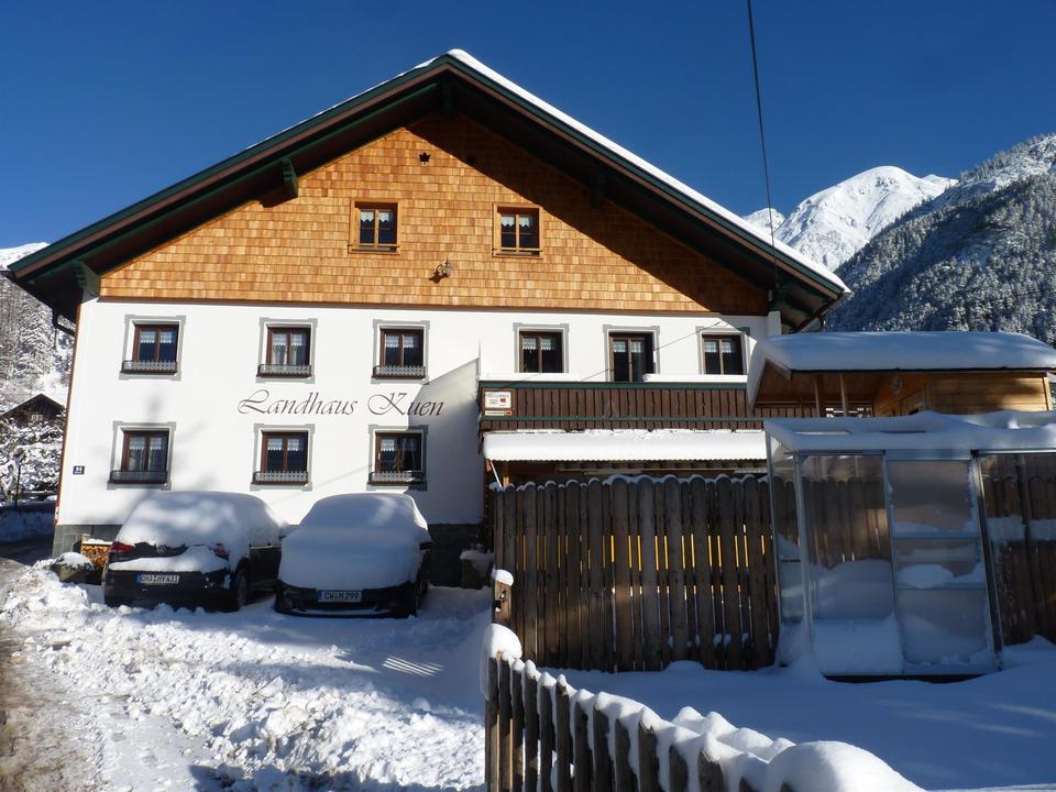 Winterbild1 - LandhausKuen