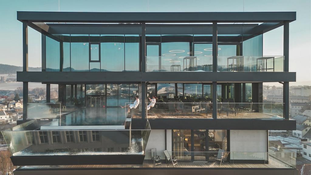 hotel-freigold_schaukel-sky-pool_drohne_TN