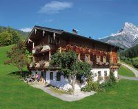 Eggerhof Aussenansicht Sommer