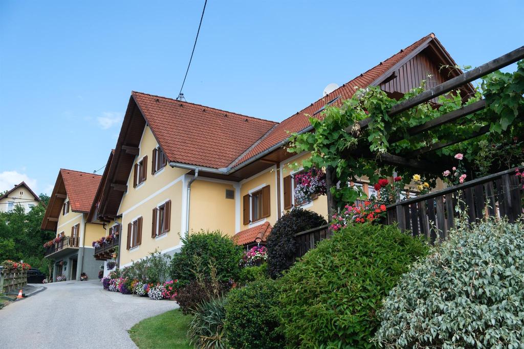 Am Weg zum Buschenschank Klug-Voltl