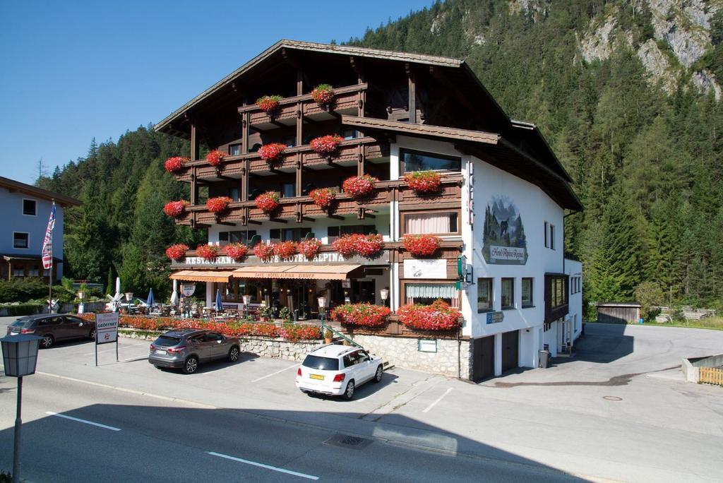 Hotel Alpina im Sommer