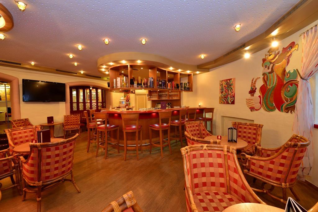 s´Zwölfer Hotelbar IFA Hotel Mittelberg