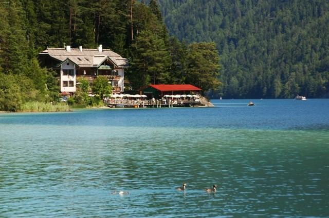 Der Ronacherfels - waterfront Hotel