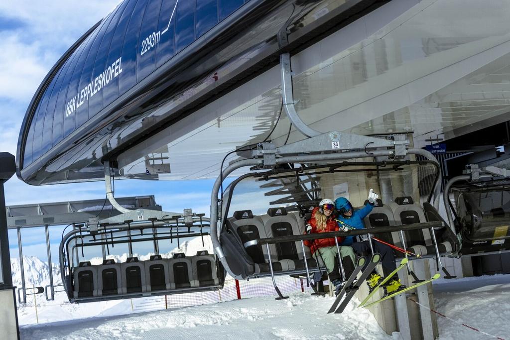 Skifahrer - Familie im Lift (Sessellift)_TVB Osttirol_Martin Lugger_Sankt Jakob im Defereggental-min.jpg