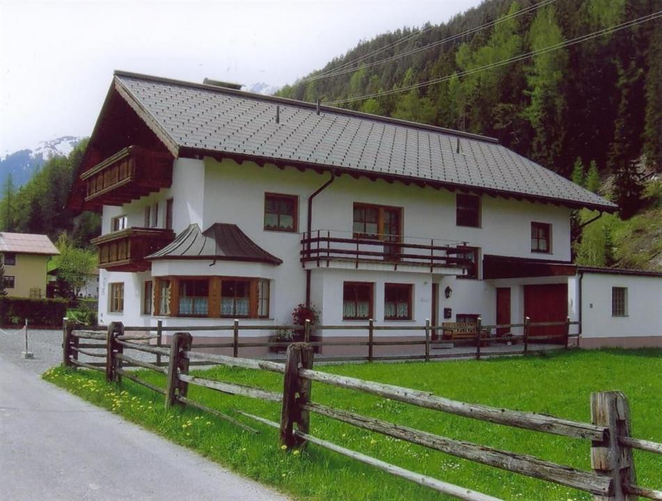 Sommerbild_Landhaus_Gonda