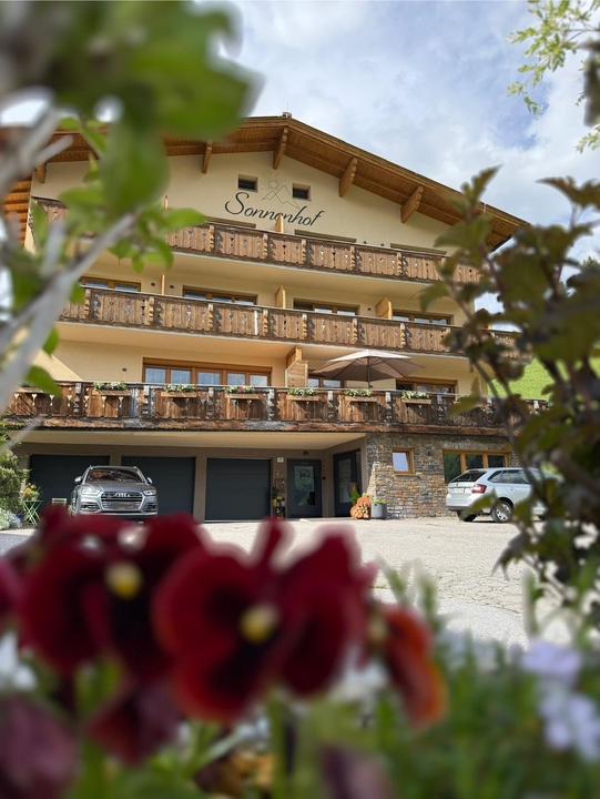 Sonnenhof im Sommer