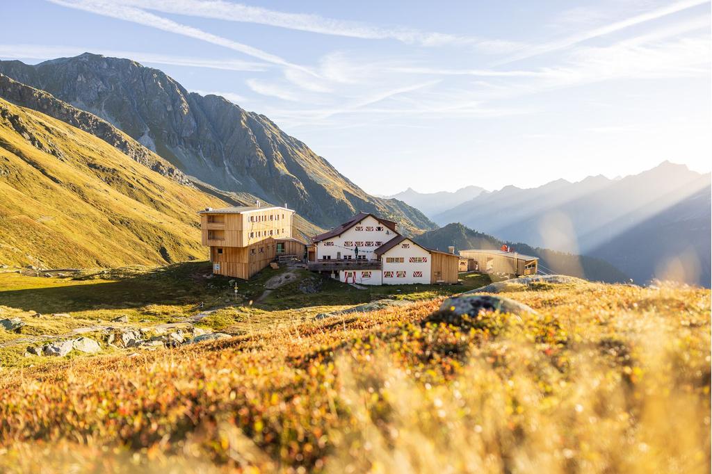 neue-regensburger-huette-stubaital-neu.jpg