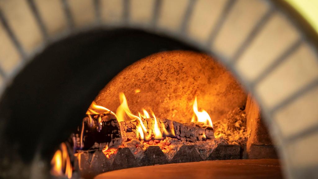 Symbolbild Holzofen Pizzeria