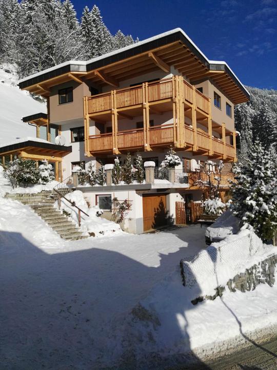 Hausansicht Winter