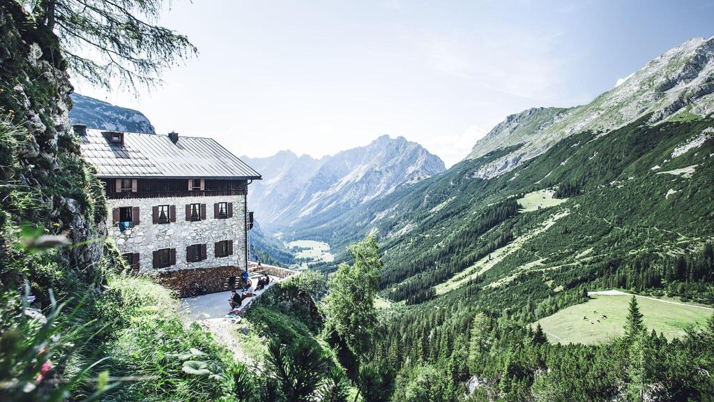 Karwendelhaus im Sommer