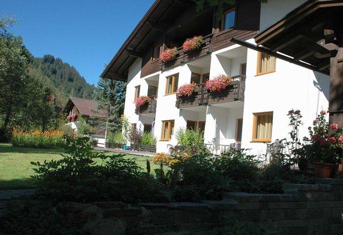 Appartements Vilsalp Detailansicht Garten